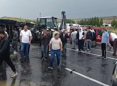 Patnos&rsquo;ta zincirleme kaza: 1 &ouml;l&uuml;, 1&rsquo;i ağır 4 yaralı
