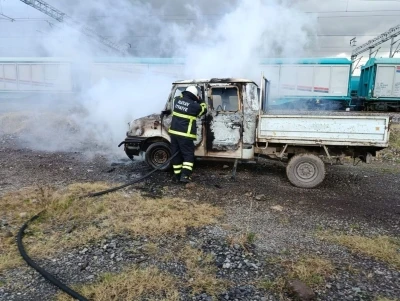 Payas&rsquo;ta kamyonet alevlere teslim oldu
