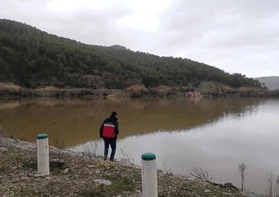 Pazarlar&rsquo;da sulama g&ouml;letlerinde su &uuml;r&uuml;nleri denetimi
