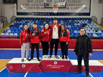 Pazarlar Spor Lisesi&rsquo;nden, taekwondo il m&uuml;sabakalarına damga
