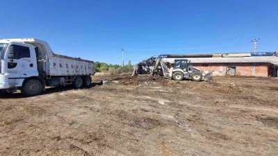 Pazaryeri’nde yangın mağduru çiftliğe belediyeden destek
