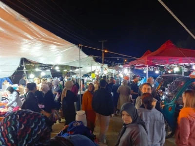 Pazaryeri panayırında insan seli
