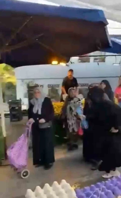 Peçeyle gizlendiler, pazarda hırsızlık yaparken yakalanınca böyle kaçtılar
