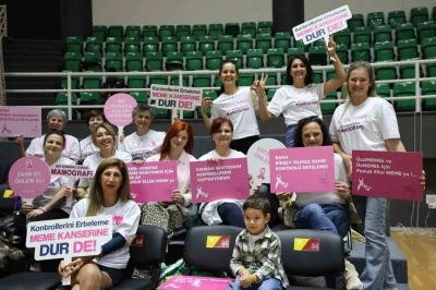 Pembe farkındalık parkeye taşındı
