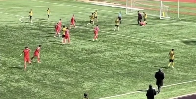 Penaltı gol&uuml; sonrası &ccedil;ıkan arbedede futbolcunun elmacık kemiği kırıldı
