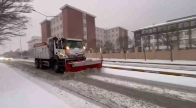 Pendik Belediyesi&rsquo;nin karla m&uuml;cadele &ccedil;alışmaları t&uuml;m hızıyla s&uuml;r&uuml;yor
