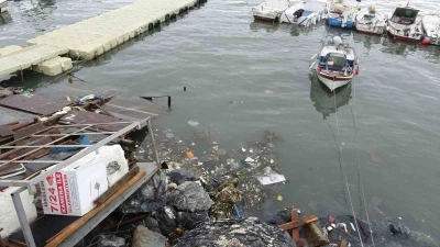 Pendik&rsquo;te denize atık su alarmı: Kirlilik ve koku dayanılmaz boyuta ulaştı
