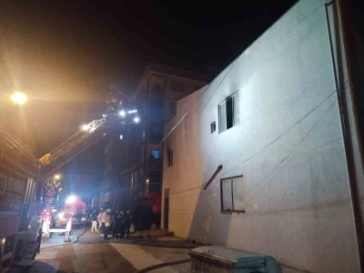 Pendik’te elektrik kablosu deposunda yangın
