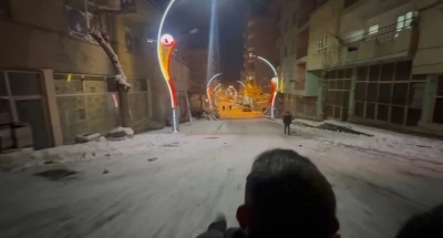 Pervari&rsquo;de vatandaşlar kar yağışının tadını kayarak &ccedil;ıkardı
