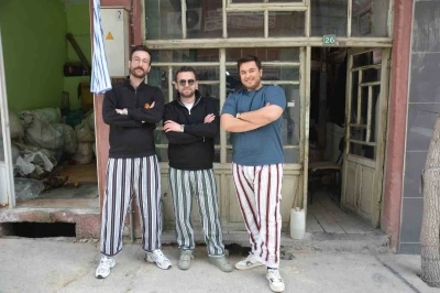 Pijamaları giyip ge&ccedil;mişe yolculuk yaptılar
