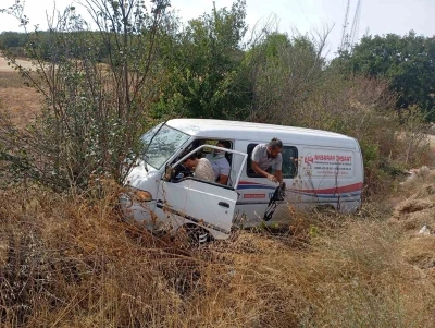 Pınarhisar’da panelvan araç şarampole uçtu: 2 yaralı

