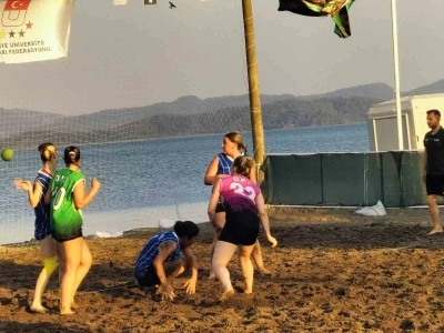 Plaj Hentbolu K&ouml;yceğiz&rsquo;de t&uuml;m heyecanı ile devam ediyor
