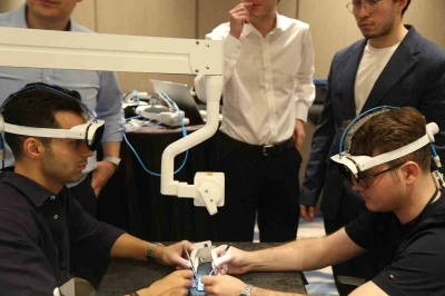 Plastik cerrahlar, İzmir’de mikrocerrahi eğitiminde buluştu
