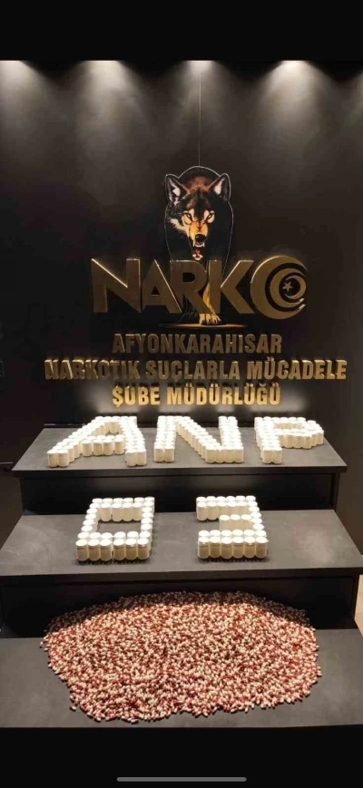 Polis 12 bine yakın uyuşturucu hap ele ge&ccedil;irdi
