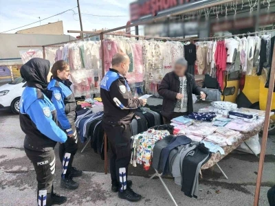 Polis dolandırıcılığa karşı vatandaşları broş&uuml;r dağıtarak uyardı
