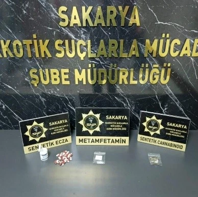 Polis ekiplerinden 3 il&ccedil;ede 5 ayrı uyuşturucu operasyonu: 12 g&ouml;zaltı
