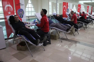 Polis Haftası: 181. yıla 181 &uuml;nite kan bağışı
