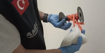 Polis, iplik rulolarının içine zulalanmış uyuşturucuyu ele geçirdi
