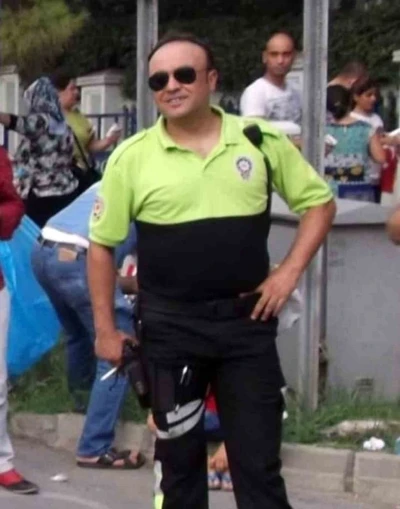 Polis memuru kalbine yenik düştü
