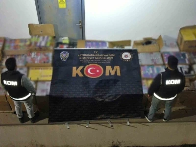 Polis piyasa değeri yaklaşık 27 milyon TL olan g&uuml;mr&uuml;k ka&ccedil;ağı sigara ele ge&ccedil;irdi
