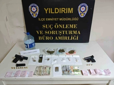 Polis pizzacı kılığına girdi, "Baron abla" lakaplı torbacı kadını yakaladı
