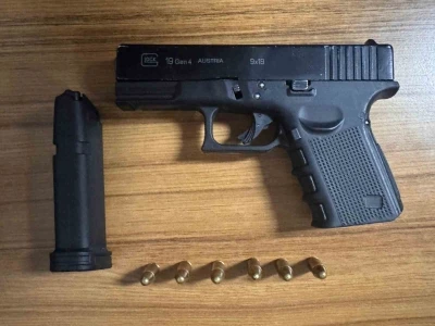 Polis şüphesinde haklı çıktı, motosikletin selesinden tabanca ele geçirdi
