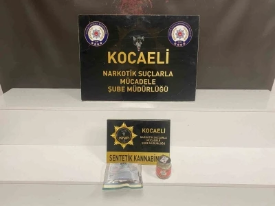 Polis uyuşturucu tacirlerine g&ouml;z a&ccedil;tırmıyor: 5 tutuklama
