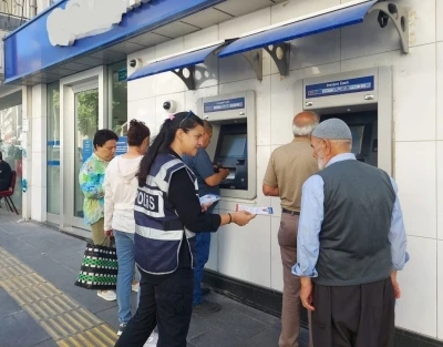 Polis vatandaşları dolandırıcılık ve hırsızlığa karşı bilgilendirdi
