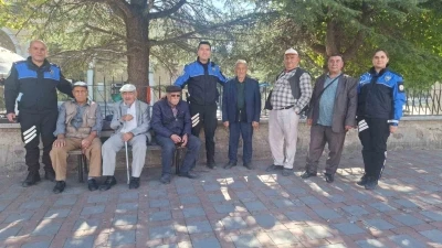 Polislerden yaşlı vatandaşlara ziyaret

