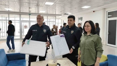 Polisleri "olay var" diyerek &ccedil;ağırdılar, pasta s&uuml;rprizi yaptılar
