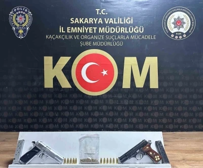 Polisten 4 ayrı operasyon: 8 ruhsatsız silah ele ge&ccedil;irildi, 4 ş&uuml;pheli g&ouml;zaltına alındı
