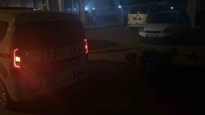 Polisten ka&ccedil;an motosikletli kuryeden uyuşturucu &ccedil;ıktı
