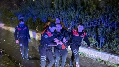 Polisten ka&ccedil;ıp yakalandı, alkolmetreyi &uuml;flemeyi de reddedince 350 bin TL ceza kesildi
