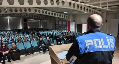Polisten kız meslek lisesi &ouml;ğrencilerine y&ouml;nelik eğitim

