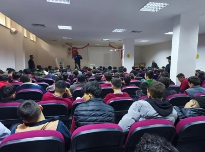 Polisten Niğde&rsquo;de vatandaş ve &ouml;ğrencilere y&ouml;nelik bilgilendirme &ccedil;alışmaları
