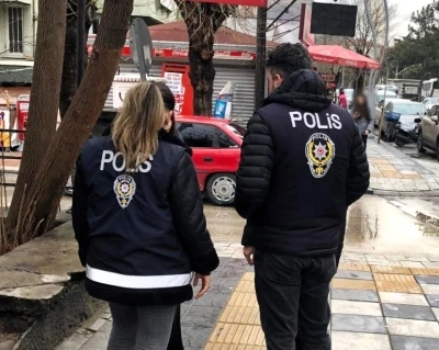 Polisten &ouml;ğrencilerin yoğun olduğu b&ouml;lgelerde denetim
