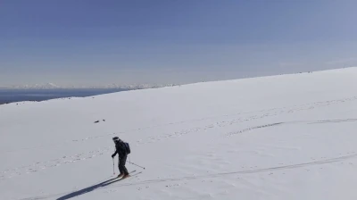 Polonyalı dağcılar S&uuml;phan Dağı&rsquo;ndan kayakla indi
