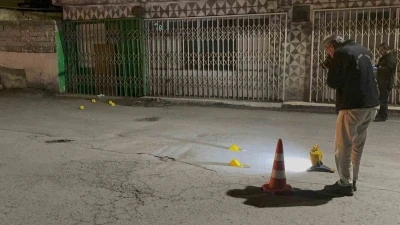 Pompalı tüfekle evi kurşunladılar
