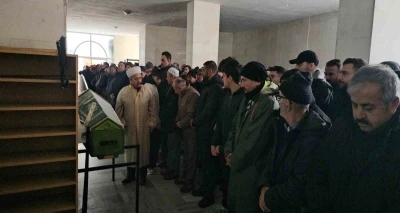 Pompalı t&uuml;fekle &ouml;ld&uuml;r&uuml;len gen&ccedil; toprağa verildi
