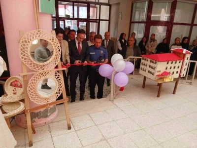 Posof Halk Eğitimi Merkezi&rsquo;nden g&ouml;rkemli yıl sonu sergisi: 436 Kursiyer emeklerini sergiledi
