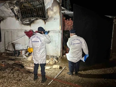 Prefabrik evde &ccedil;ıkan yangında karı-koca hayatını kaybetti
