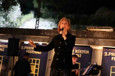 Priene Antik Kenti&rsquo;nde &uuml;nl&uuml; sanat&ccedil;ıdan konser
