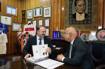 Prof. Dr. Ahmet Nezih Kök’e büyük gümüş madalya
