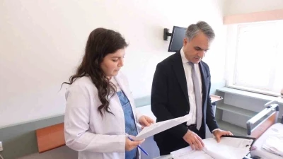 Prof. Dr. Gözel: &quot;Gereksiz yere kullanılan antibiyotiklerin hastanın sağlığını iyileştirmekten ziyade bozabilmektedir&quot;
