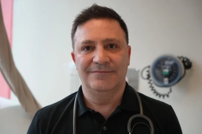 Profes&ouml;r a&ccedil;ıkladı: "Kadınlar hasta ve ge&ccedil;, erkekler ise sağlıklı ve erken &ouml;l&uuml;yor"
