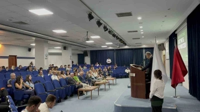 Profesörden yapay zeka uyarısı: &quot;Bu hızlı gelişmenin arkasında kalmamalıyız&quot;
