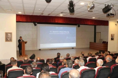 PTT hizmetleri Oltu&rsquo;da tanıtıldı: Muhtar ve esnaflara bilgilendirme toplantısı d&uuml;zenlendi

