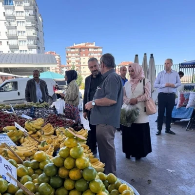 Pursaklar Belediye Başkanı Çetin pazarlarda denetim yaptı
