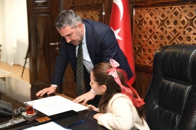 Pursaklar Belediyesi&rsquo;nin koltuğu Miray &Ouml;zayaz&rsquo;a emanet
