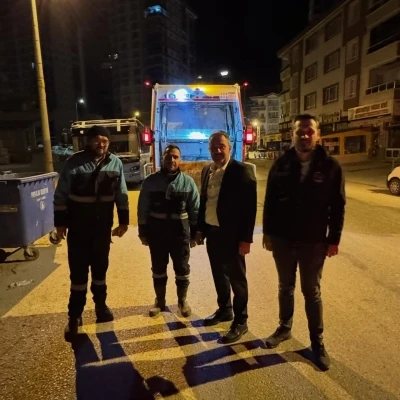Pursaklar Belediyesi, temizlik i&ccedil;in 24 saat sahada
